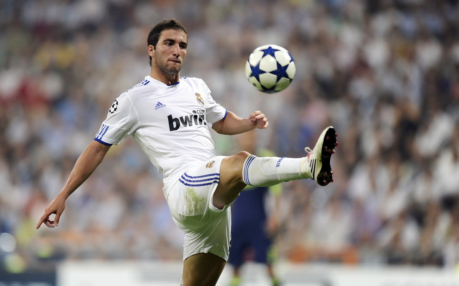 2021年季后赛:库里的“神级”表现带领勇士杀入下一轮,续写辉煌